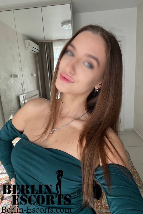 Petite Escort Girl in Berlin